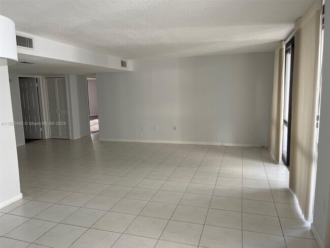 Foto del edificio - 8045 SW 107th Ave