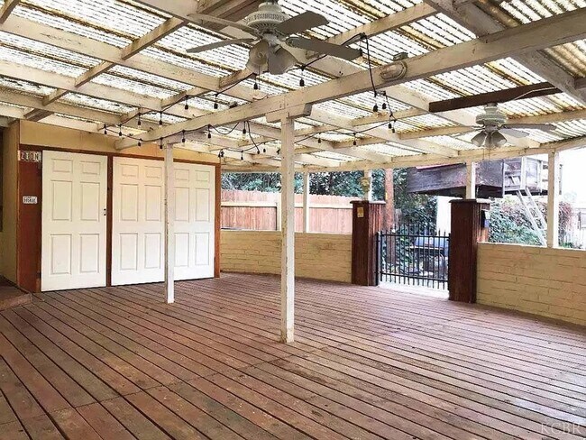 Building Photo - Large 3 BRs 1 Ba or extra living room, All...