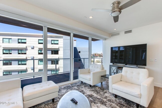 Foto del edificio - 4422 N 75th St