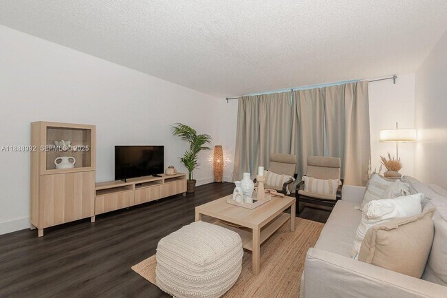 Building Photo - 2301 Collins Ave