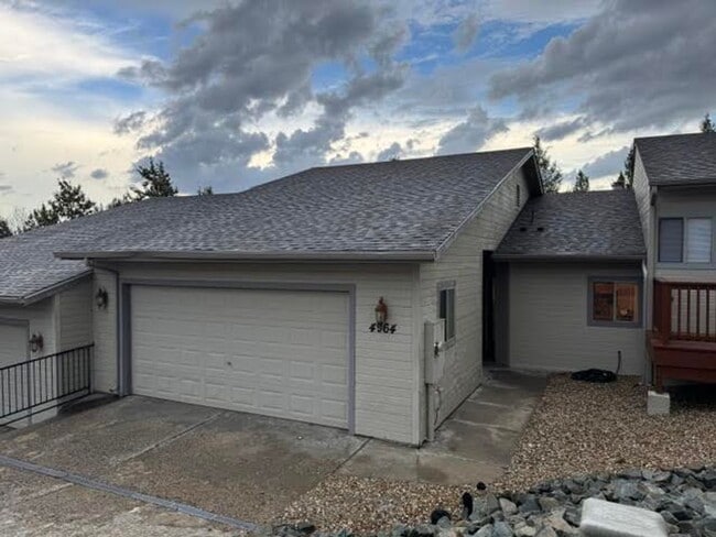 Building Photo - 4964 Summit Cir