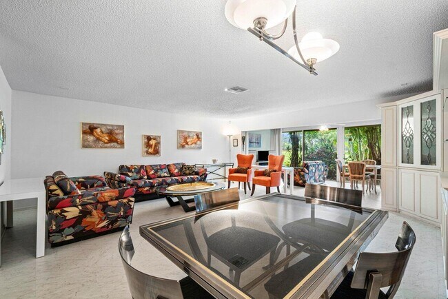 Foto del edificio - 27 Southport Ln