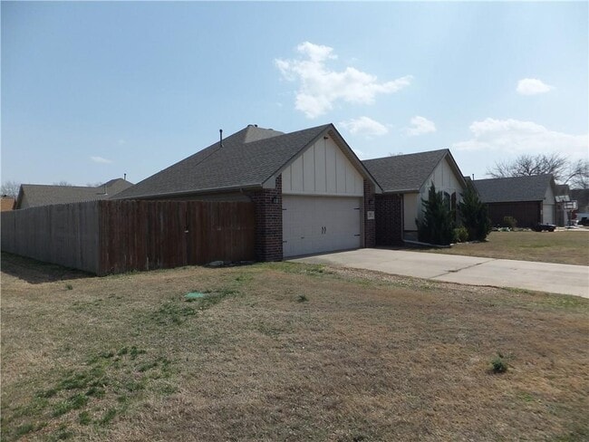 Building Photo - 320 Jack Perry Dr