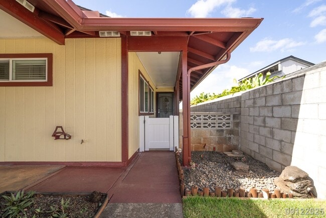 Building Photo - Rarely Available 4 BD/ 2 BA Home in Mililani