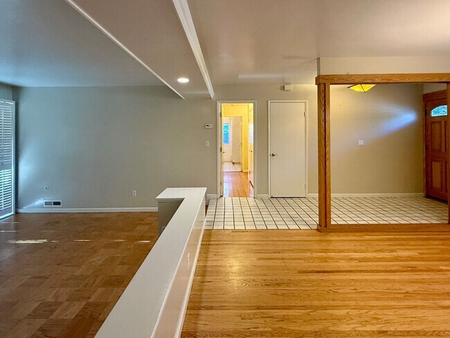 Foto del edificio - Beautiful 4 Bedroom 2 Bath Home in Desirable Sunnyvale Neighborhood