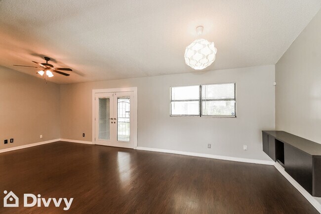 Building Photo - 6671 Kinlock Dr