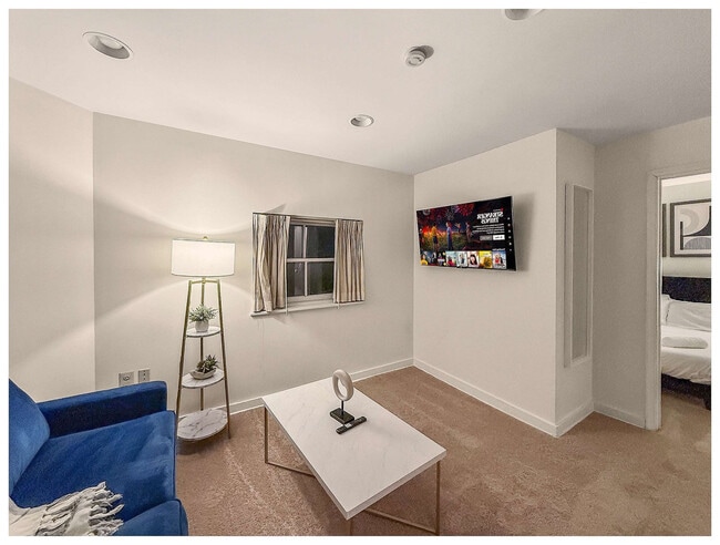 Building Photo - 250 S 17th St