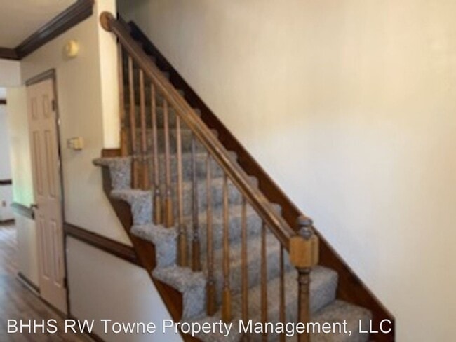 Building Photo - 2 br, 1.5 bath House - 5655 Rivermill Circle