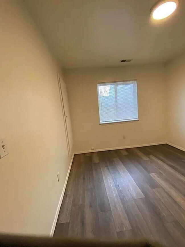 Foto del edificio - 839 S Division St