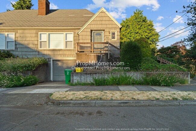 Building Photo - Charming One Bedroom Duplex in SE!