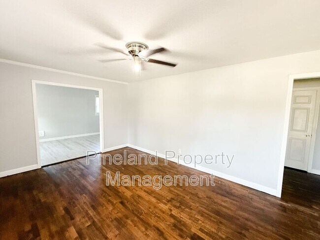 Foto del edificio - 5124 Palmetto Ln
