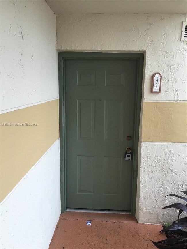 Foto del edificio - 9956 Nob Hill Ln
