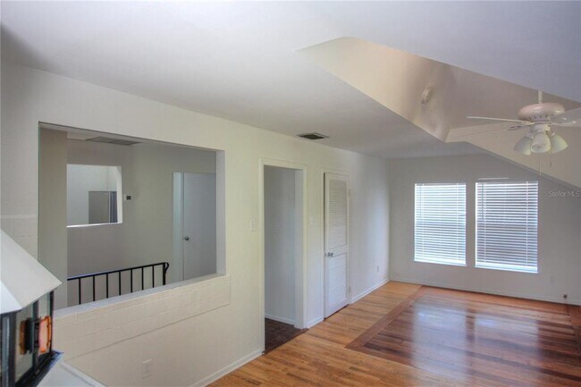 Foto del edificio - 301 S Osprey Ave