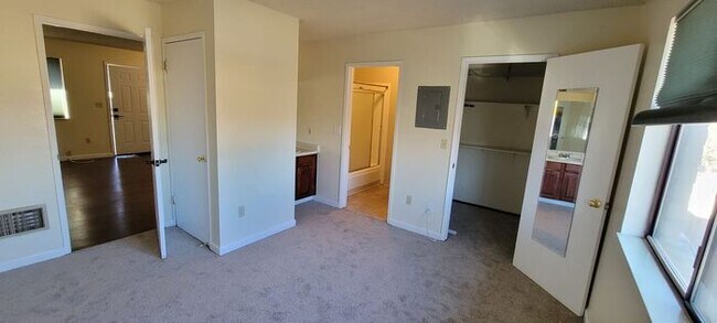 Building Photo - 1100 Berrum Ln