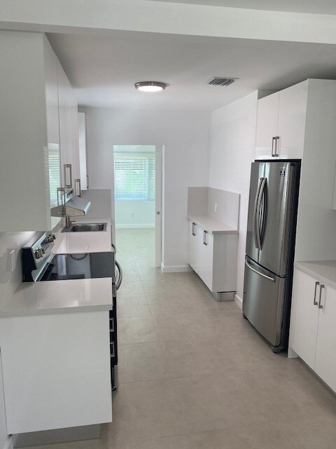 Building Photo - 6833 SW 84th Ave