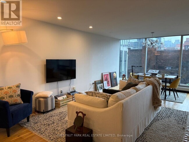 Building Photo - 30 Wellington St E