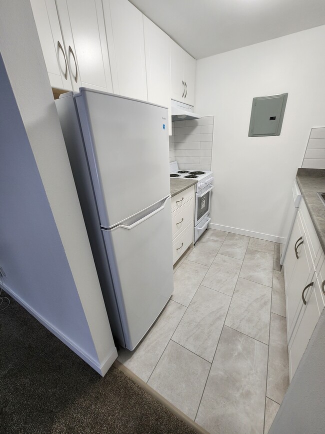 Building Photo - RENOVATED 1BR + FLEX SUITE