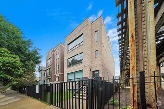 Building Photo - 3415 N Bosworth Ave