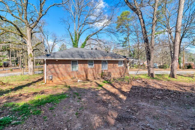 Foto del edificio - 3 Bedroom 1 Full Bath Brick home!