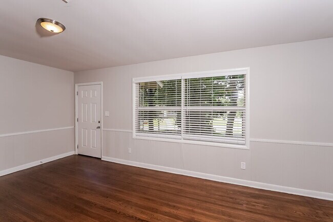 Foto del edificio - 432 16th Ave NW
