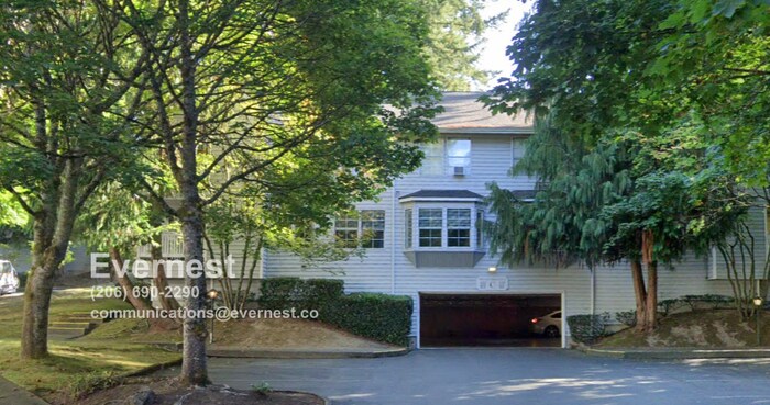 Foto principal - 2-Bedroom, 2-Bathroom Condo with Modern Ap...