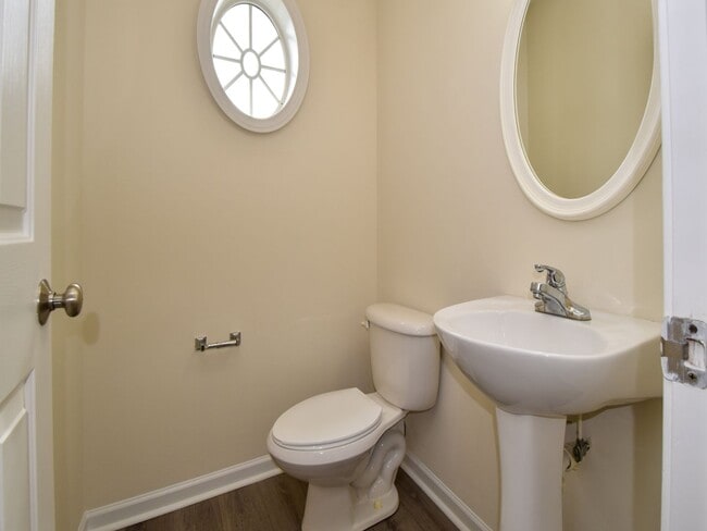 Building Photo - Charming 3-Bedroom Townhome in Prime Winst...