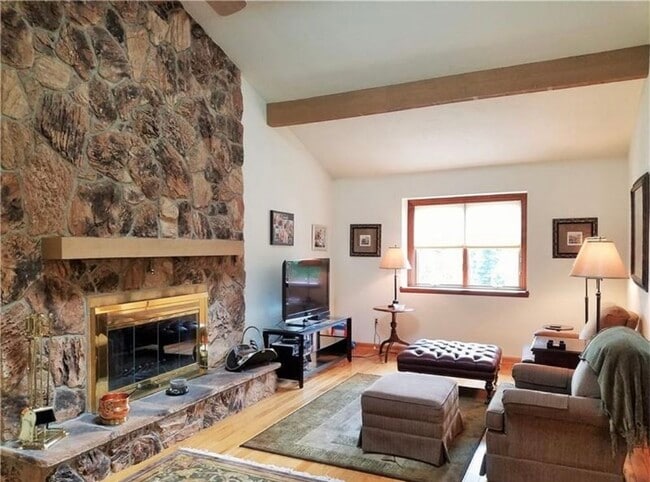 Building Photo - 650 Ray Dr