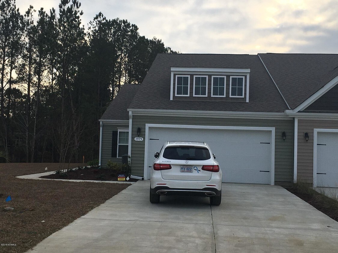 1975 Coleman Lake Dr, Calabash, NC 28467 Townhome Rentals in Calabash