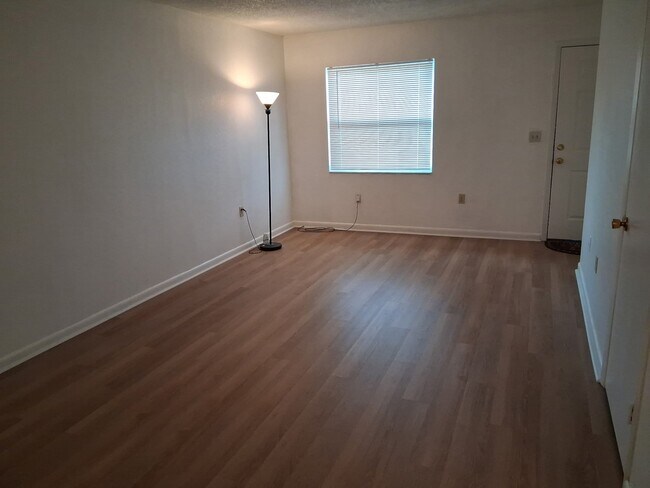 Foto del edificio - 5649 Cherry Wood Cir