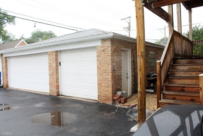 Building Photo - 5711 W Higgins Ave