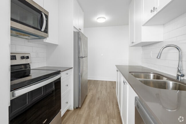 2BR, 1BA - 933SF - Kitchen - 2801 Jane Street