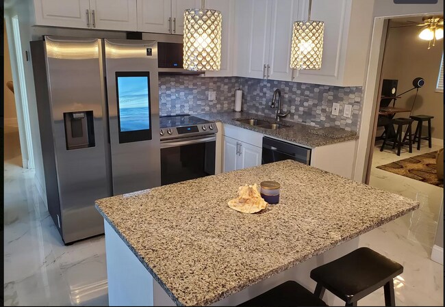 Foto del edificio - 554 81st Ave N