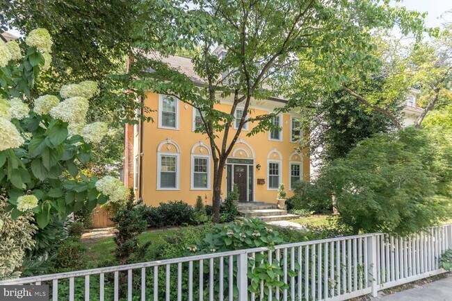 Foto del edificio - 3224 Cleveland Ave NW