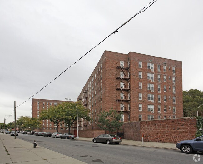 Building Photo - 46-01 39th Ave