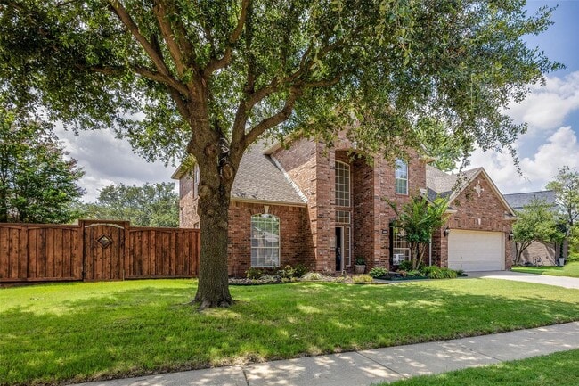 Building Photo - Located in a highly desirable neighborhood.