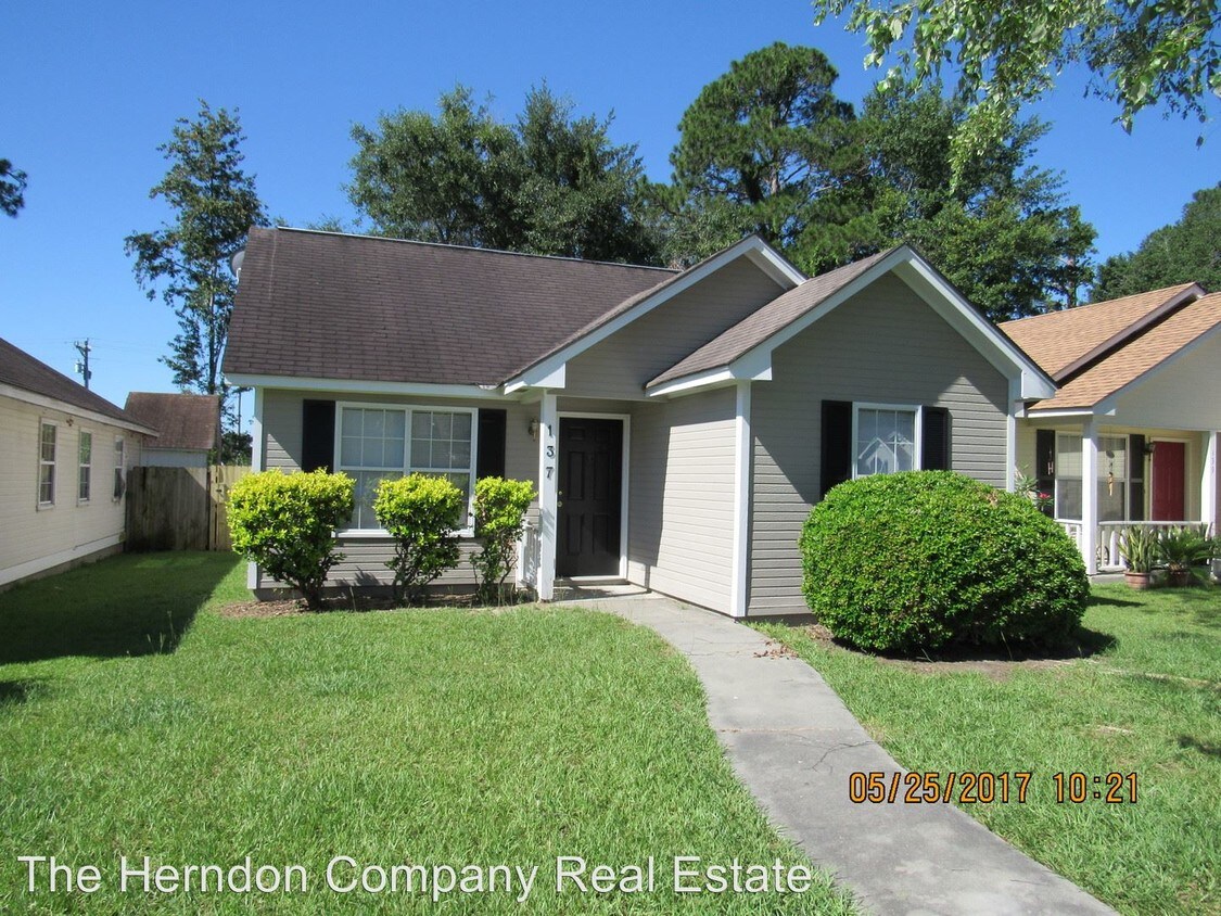 137 Blue Pool Dr Valdosta Ga 31602 House For Rent In Valdosta Ga Apartments Com