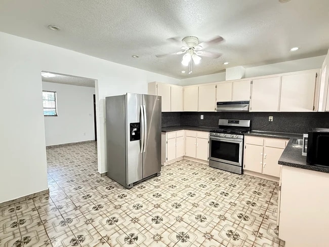 Foto del edificio - 1310 W 30th St