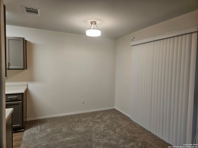 Building Photo - Gated Community Near Medical Center