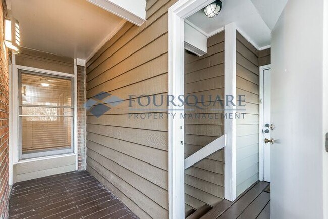 Foto del edificio - FRESHLY UPDATED CONDO in a PRIME RALEIGH LOCATION! 2 Bed w/ 2 en suite Bathrooms