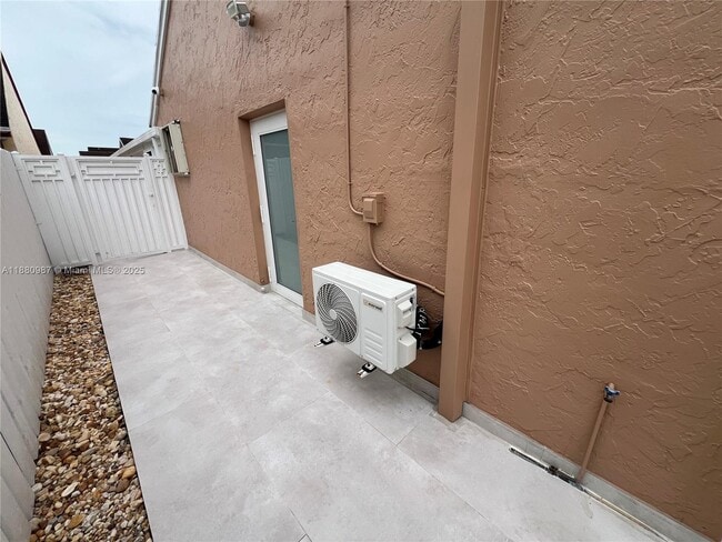 Building Photo - 10380 SW 68th Ln
