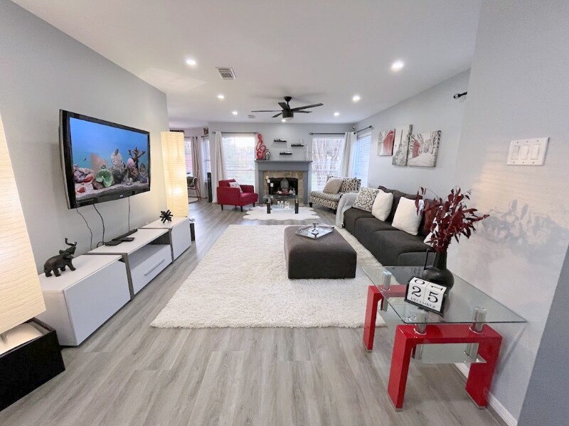 Foto principal - 4315 Trailwood Dr