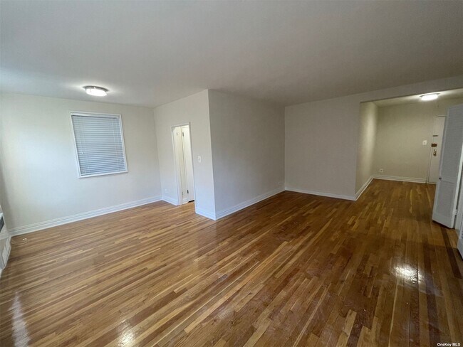 Foto del edificio - 102-40 67th Rd