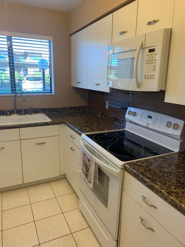 Building Photo - 16540 E Gunsight Dr