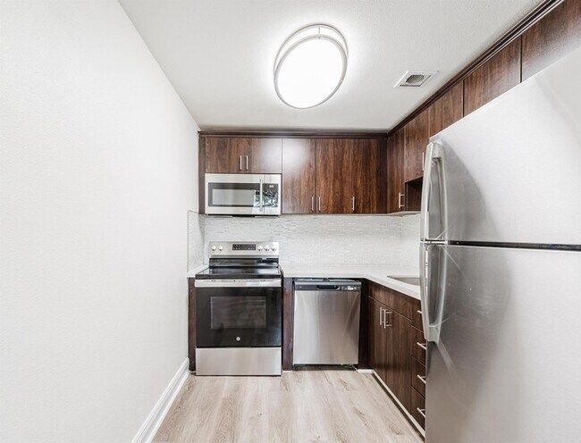 Foto del edificio - 1200 NW 13th St