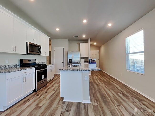 Building Photo - 5217 Saddle Clb Dr