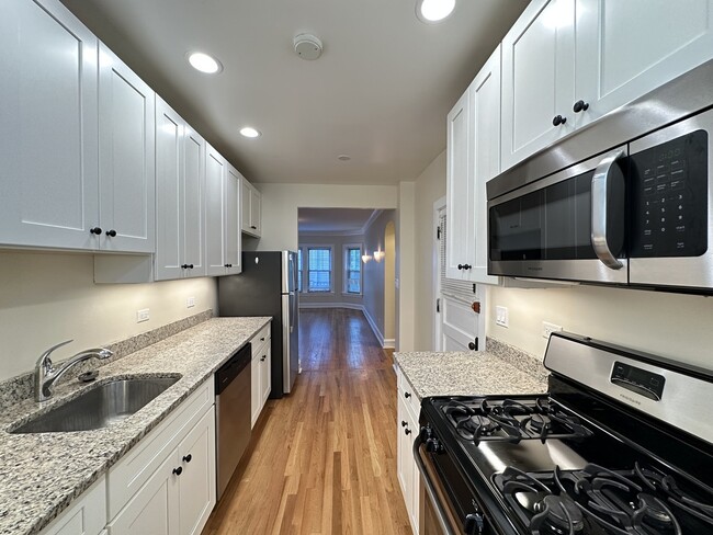 Building Photo - 912 Crain St
