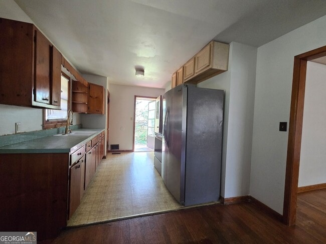 Building Photo - 677 Shellnut Dr