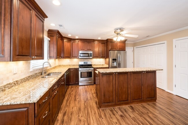 Photo - 4501 Van Dyck Dr House