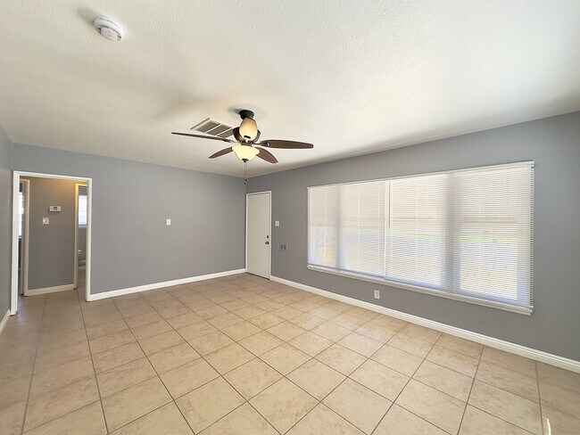 Foto del edificio - 3534 N Mountain View Ave