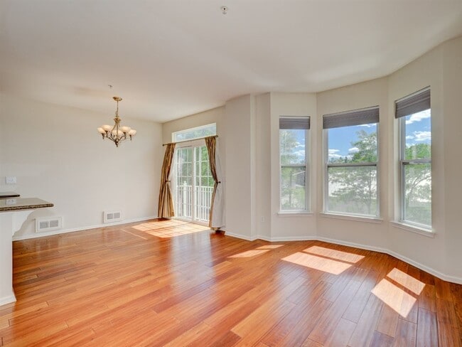 Building Photo - 265 Custer Ave